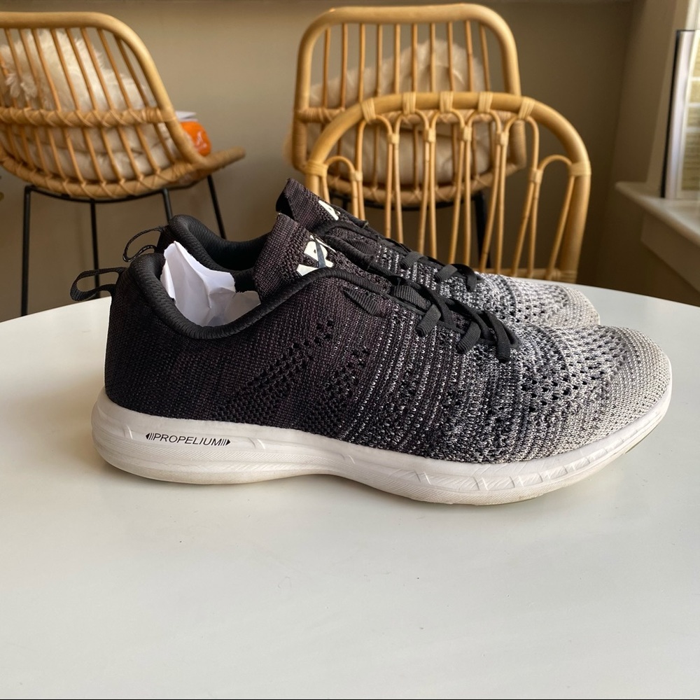 APL Sneakers women’s 9